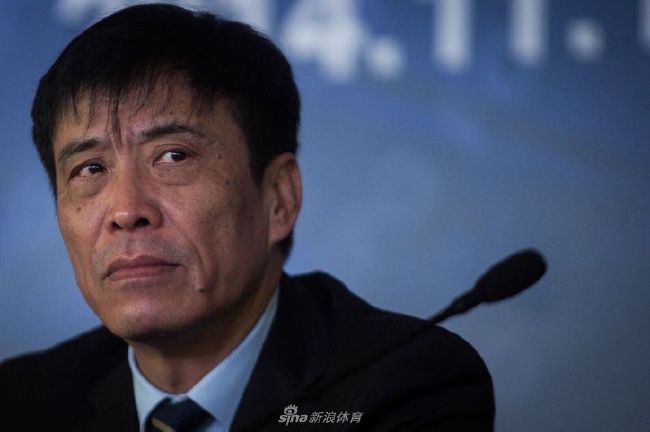 主演新剧《肯尼迪》聚焦著名政治家族 2 堪比时装周!